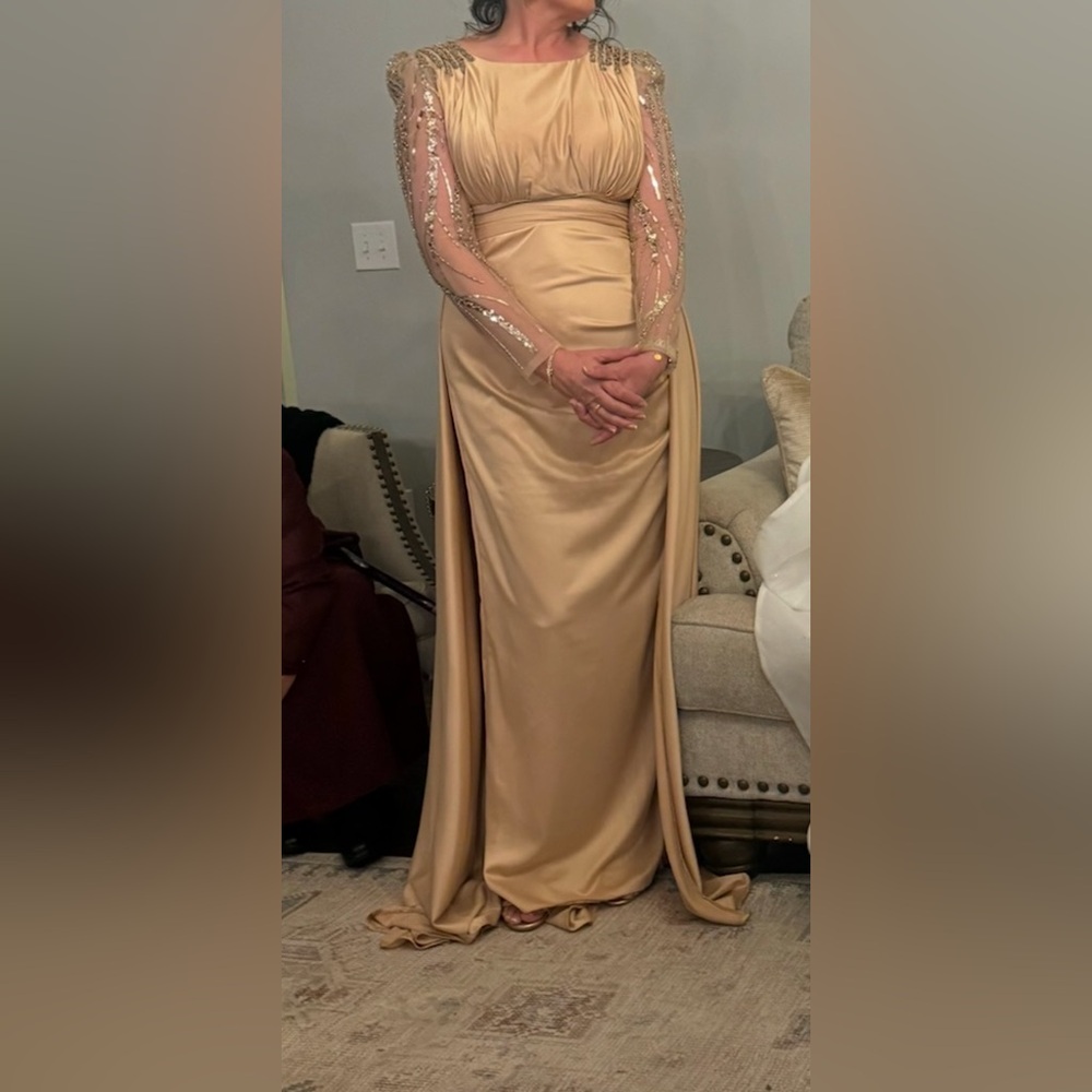 Beautiful mother of the bride dress European size 18 fits 12/14 us size